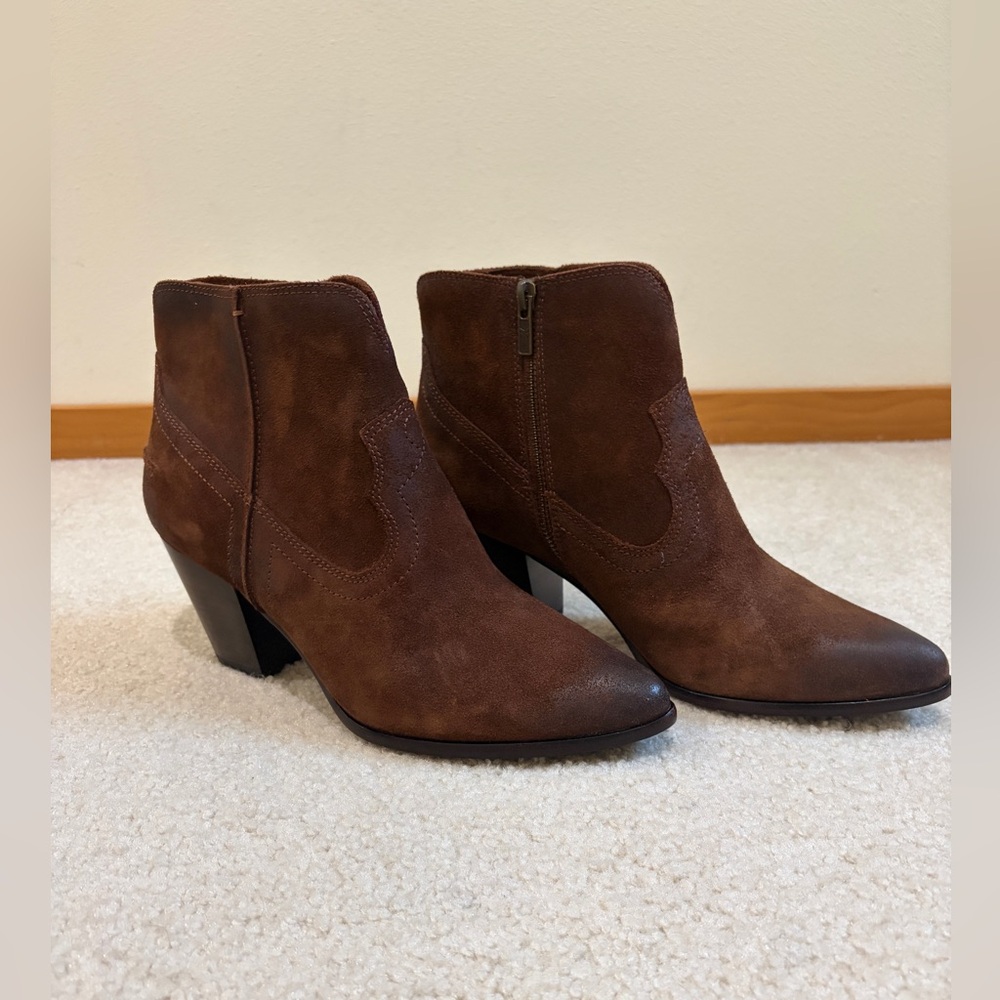 NWOT Frye Renee Seam Short Boot Brown Size 10